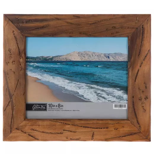 Marco de madera apenado y clavado