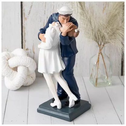 Figura de beso del Día de la Victoria sobre Japón