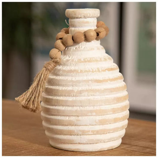 Jarrón de madera blanca con lazo de cuentas